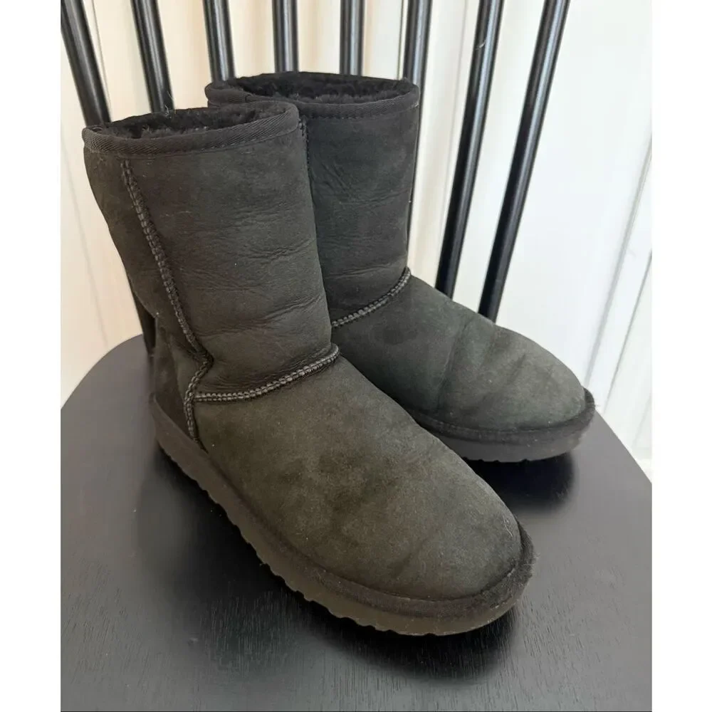 Ugg Classic Black classic short 11 boot size 8